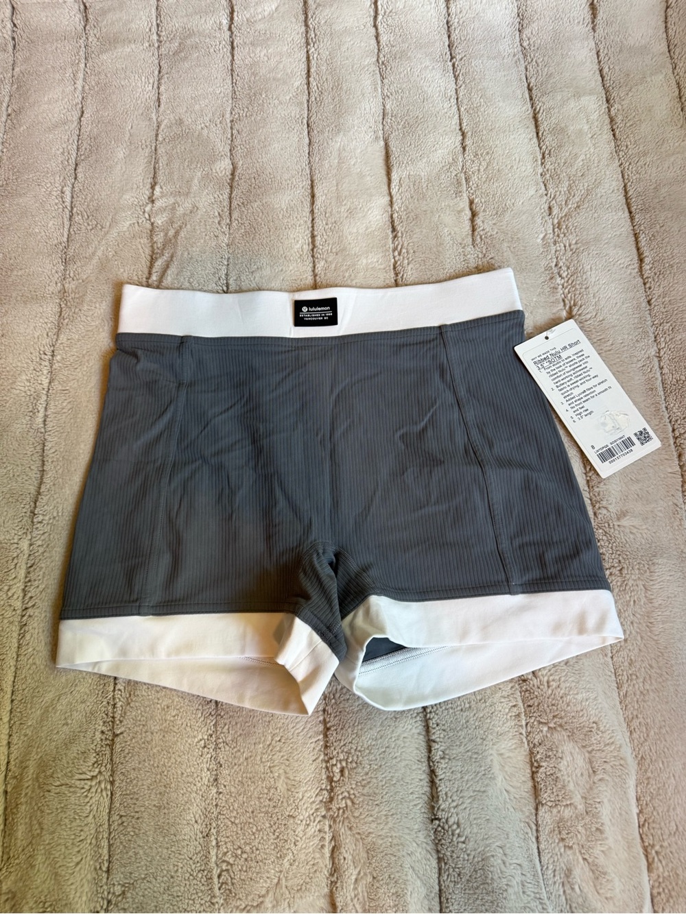 lululemon Ribbed Nulu HR Short 3.5", Grey & White, Size 8